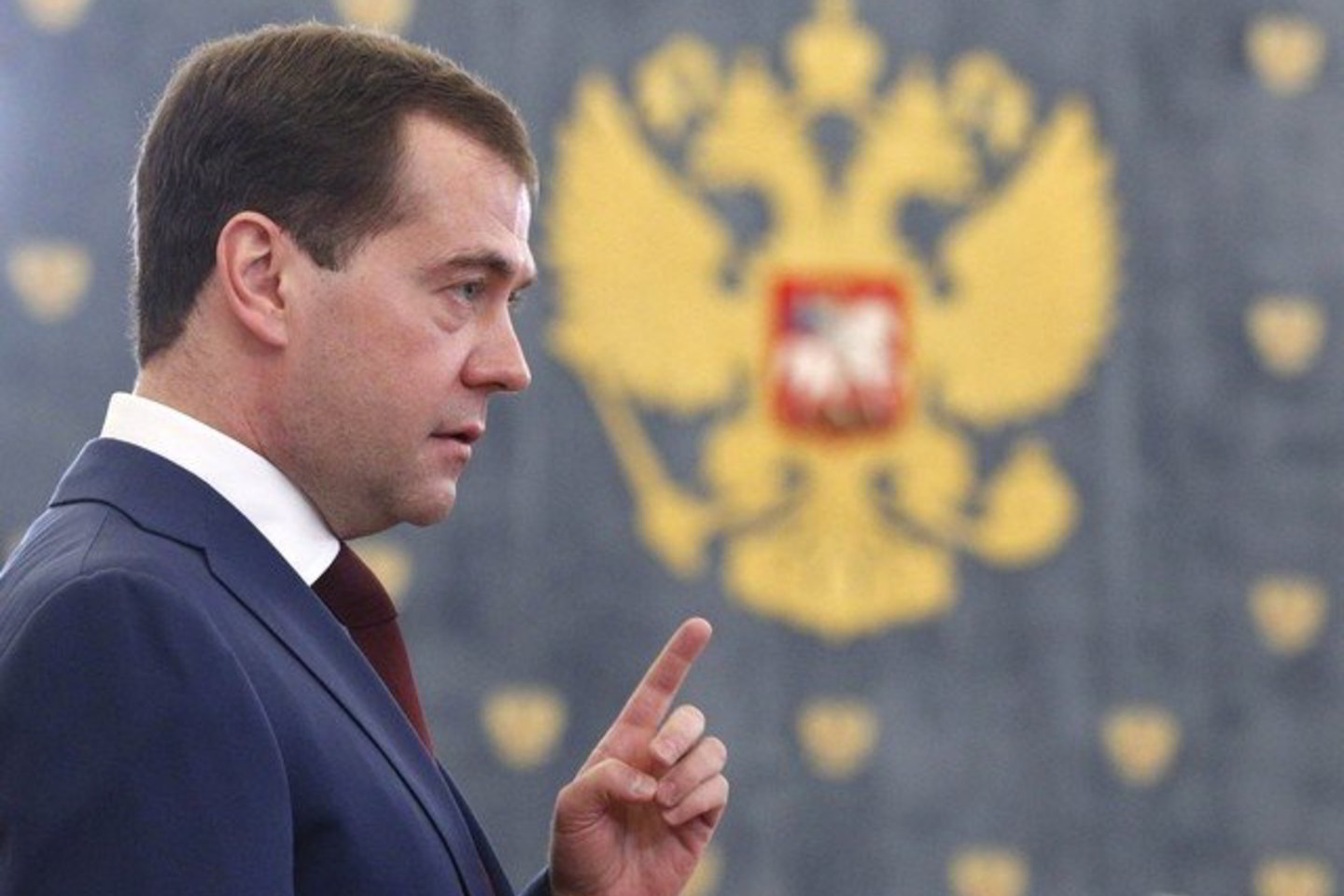 Rusijos prezidentas Dmitrijus Medvedevas iš pareigų atleido oro pajėgų vadą generolą pulkininką.