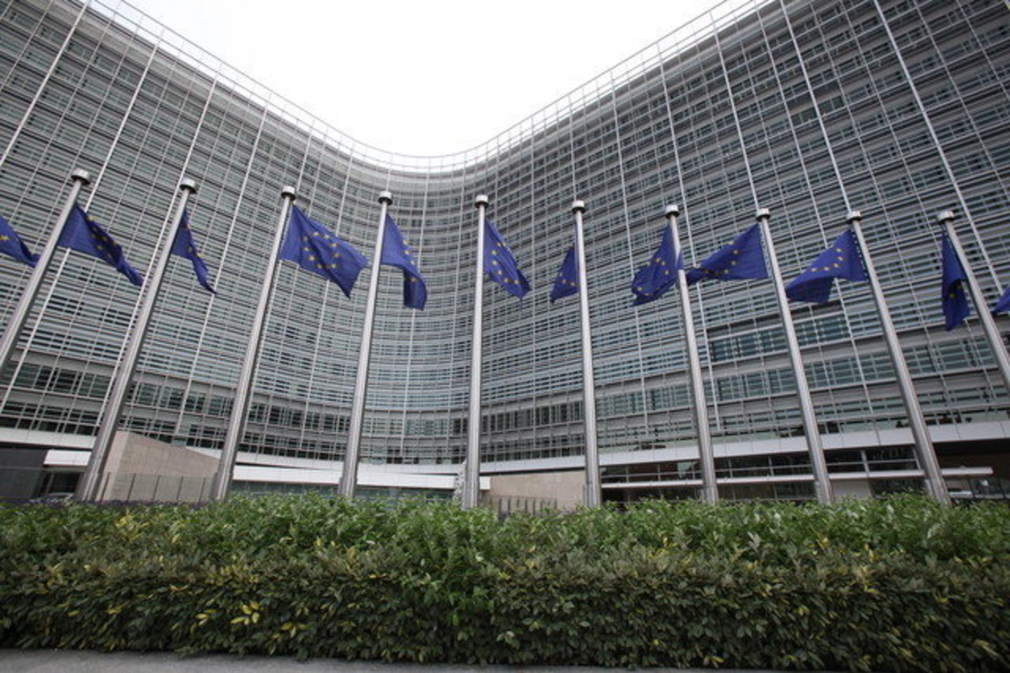 Didžiosios Britanijos parlamento nariai skundžiasi, kad daugiau nei pusė Europos finansinės paramos atitenka „palyginti turtingoms“ šalims.