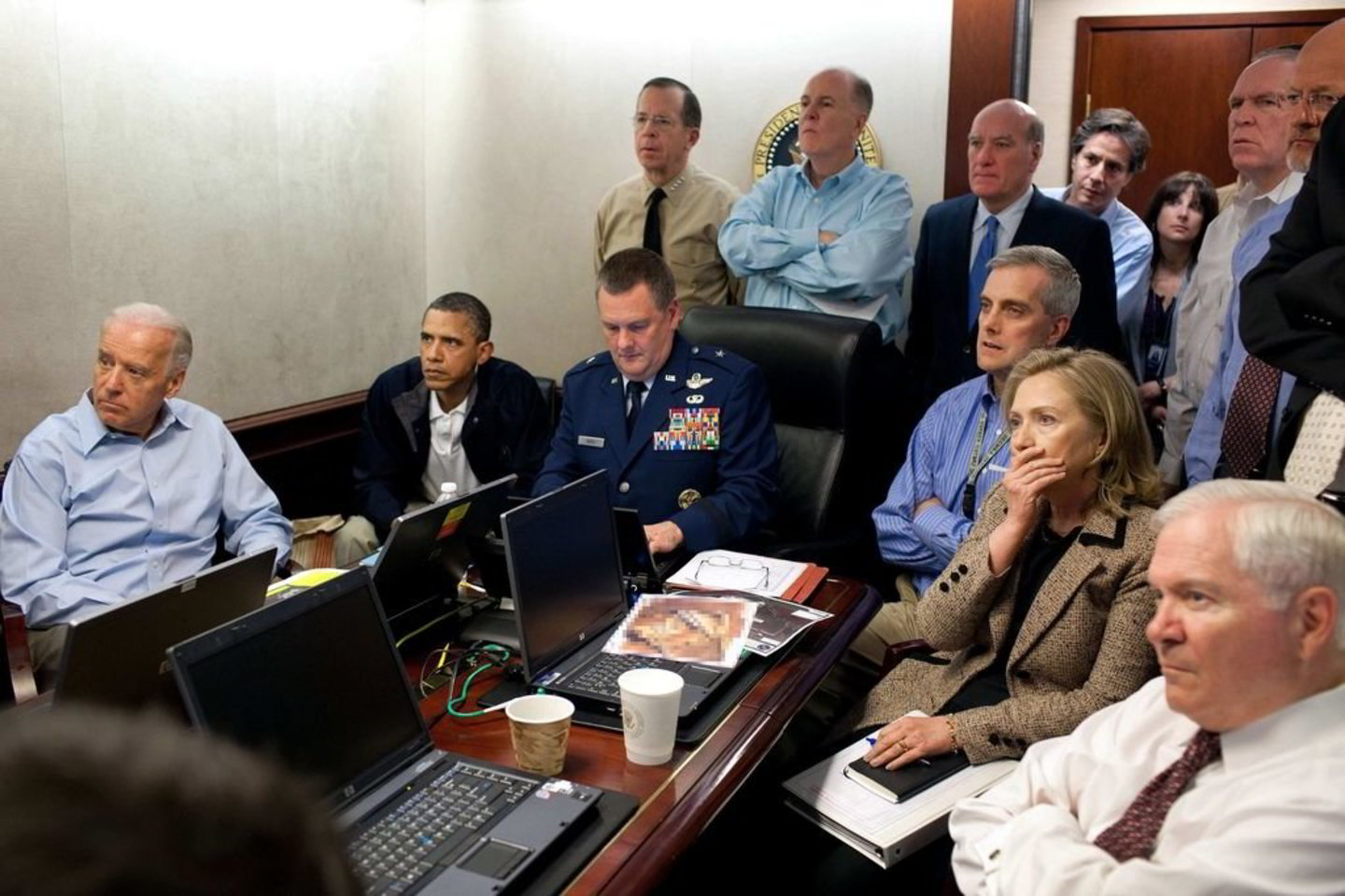 JAV vėl nuolat rodomas video klipas, kuriame B. Obama ir jo administracijos nariai įtemptai stebi SEAL operacijos prieš O. bin Ladeną eigą.