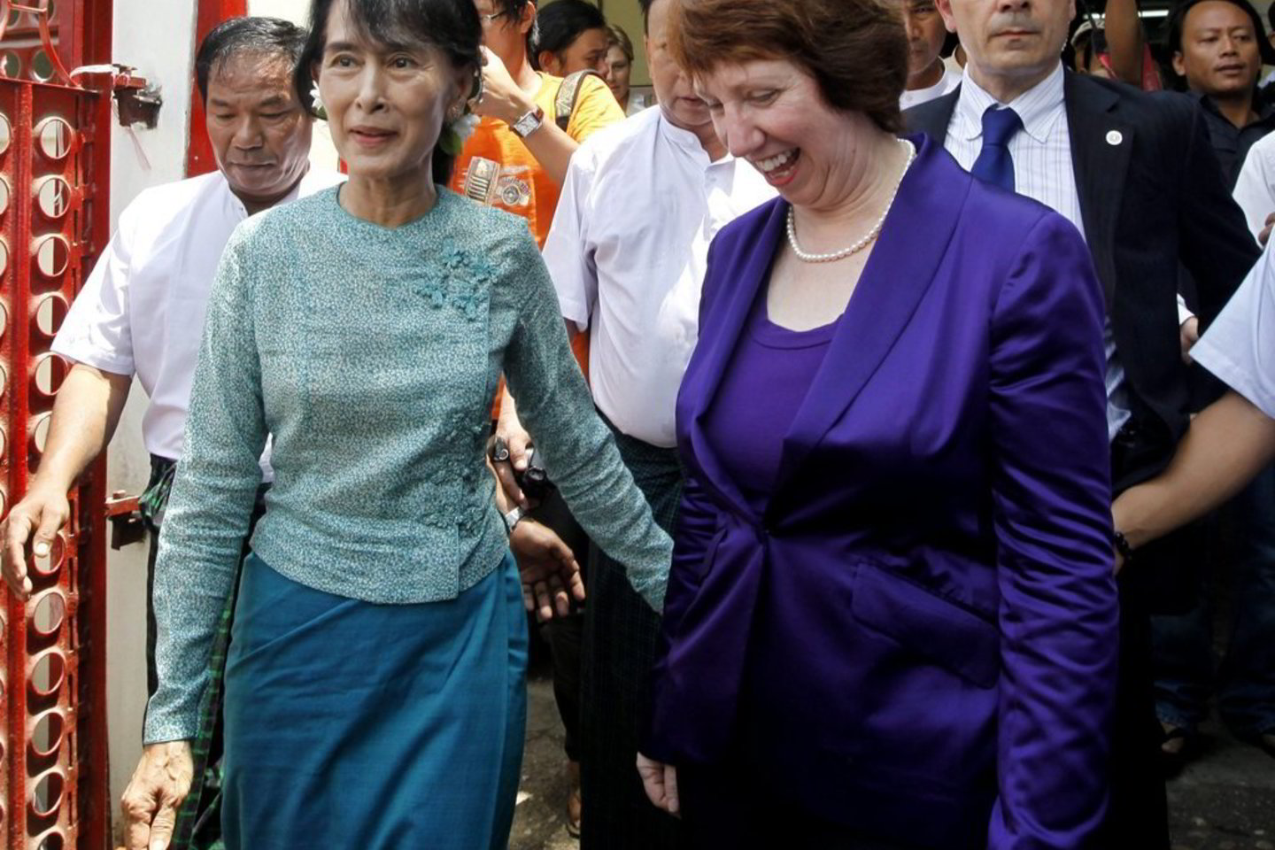 Europos Sąjungos užsienio politikos vadovė C. Ashton Mianmare susitiko su demokratijos lydere Aung San Suu Kyi.