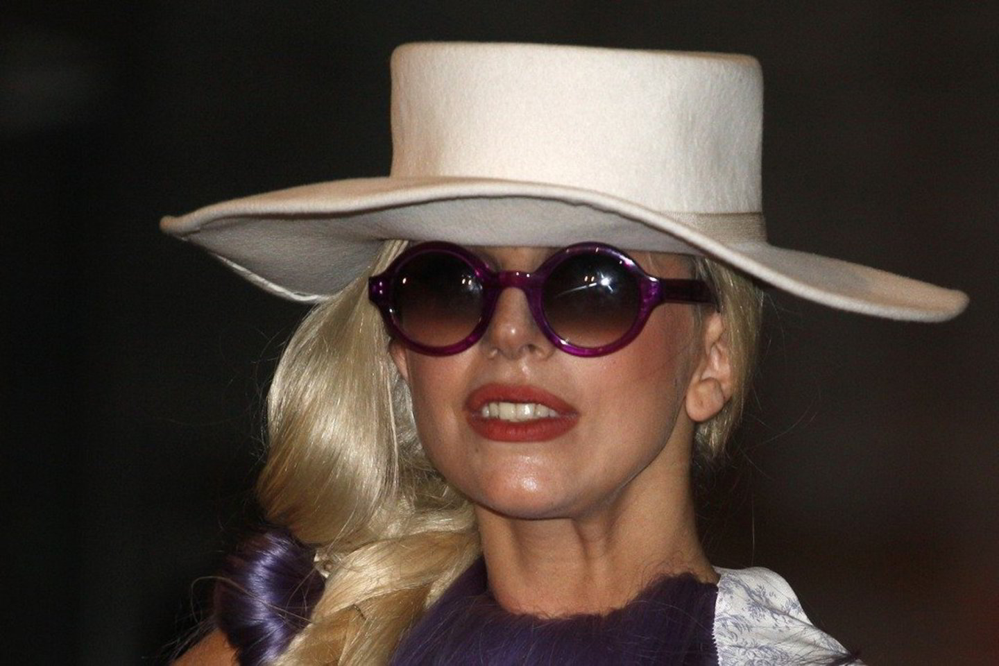 Bilietus į koncertą Vilniuje įsigyti skubantys Lady Gagos gerbėjai trumpam sutrikdė juos platinančios interneto svetainės darbą.
