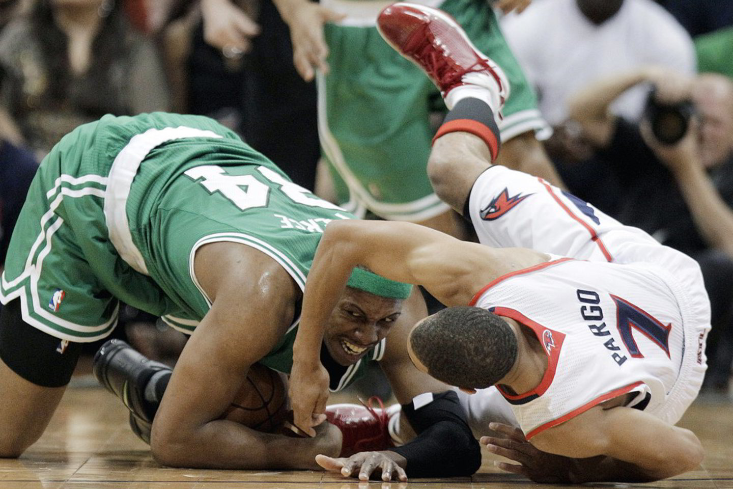 NBA atkrintamųjų sekmadienio mačų momentai