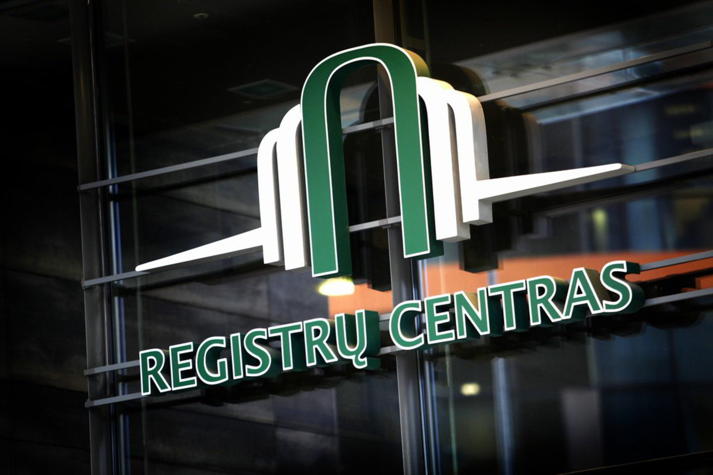 Nesilankydami Registrų centre ir pas notarą savarankiškai tvarkyti savo duomenis Juridinių asmenų registre nuo šiol galės uždarųjų akcinių bendrovių, individualių įmonių, viešųjų įstaigų ir asociacijų vadovai.