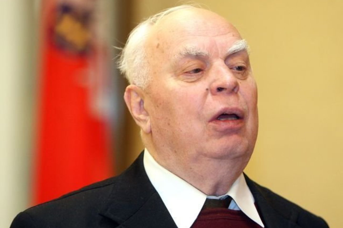 V. Petkus buvo vienas iš Lietuvos Helsinkio grupės steigėjų, Sovietų Sąjungos okupacijos metais kelis dešimtmečius kalėjo Sibiro lageriuose.