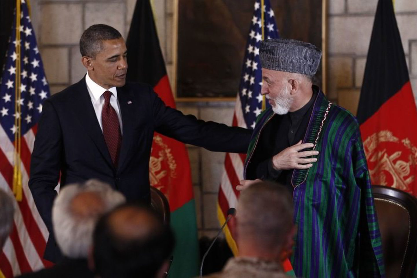 B. Obama pasirašė pokario partnerystės susitarimą su prezidentu Hamidu Karzai ir pareiškė JAV kariams, kad jų auka „nušvietė horizontą“.