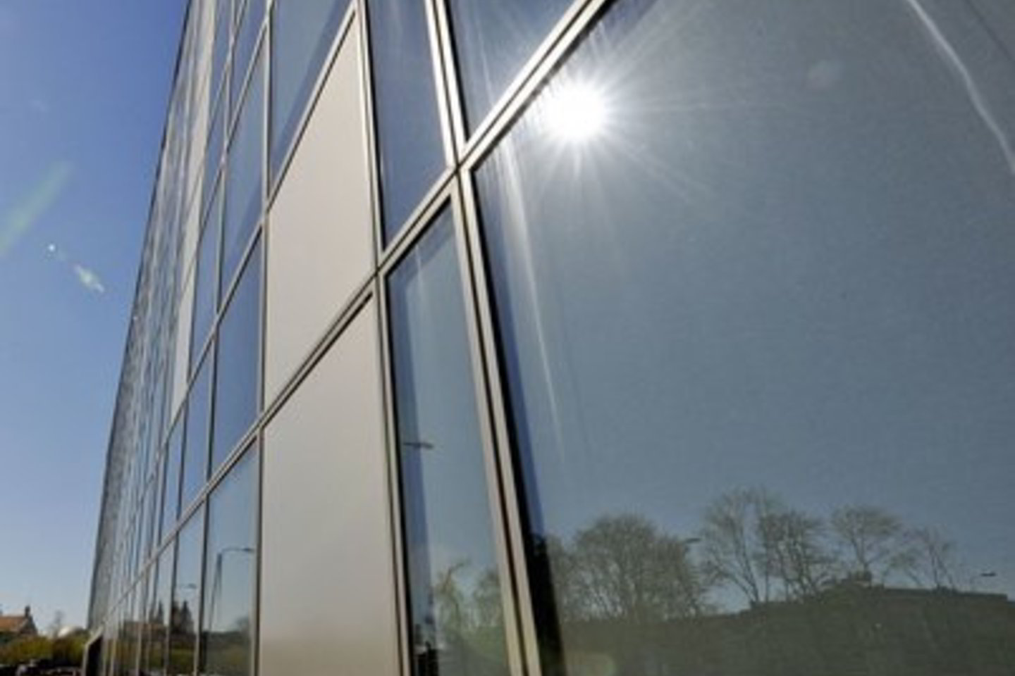 Vilniaus miesto savivaldybės taryba trečiadienį nutarė nutraukti sutartį su bendrove „Senovė“ ir bankrutavusia įmone „Dormeka“.