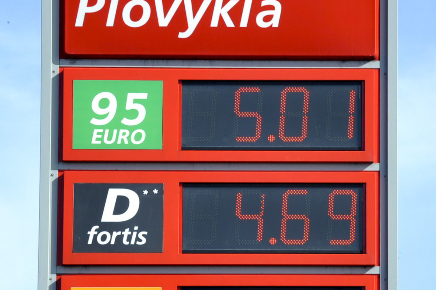 Benzinas balandį buvo peržengęs 5 litų už litrą ribą.
