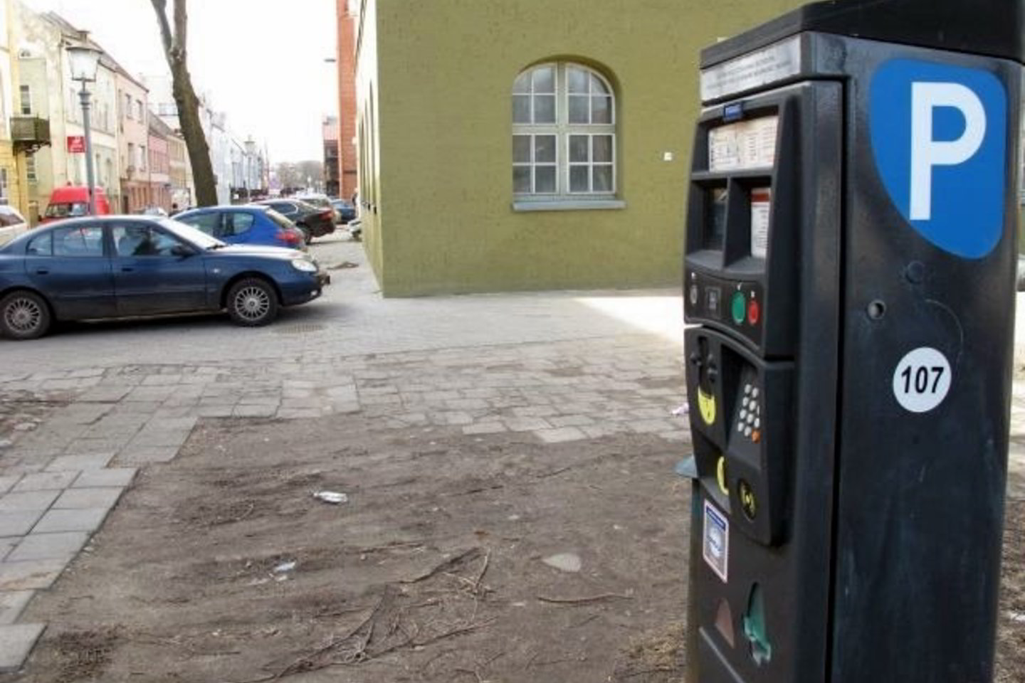 Apmokestindama aikštes ir kiemus Klaipėdos valdžia skatina gyventojus naudotis viešuoju transportu.