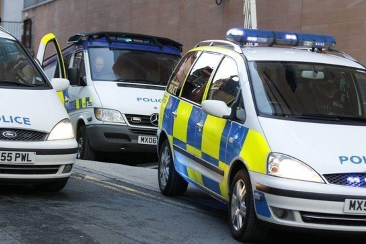 Britanijos policija antradienį sulaikė du vyrus, kaip įtariama, nužudžiusius paauglę latvę, kurios palaikai buvo rasti karalienės Elizabeth II Sandrigamo dvaro teritorijoje.