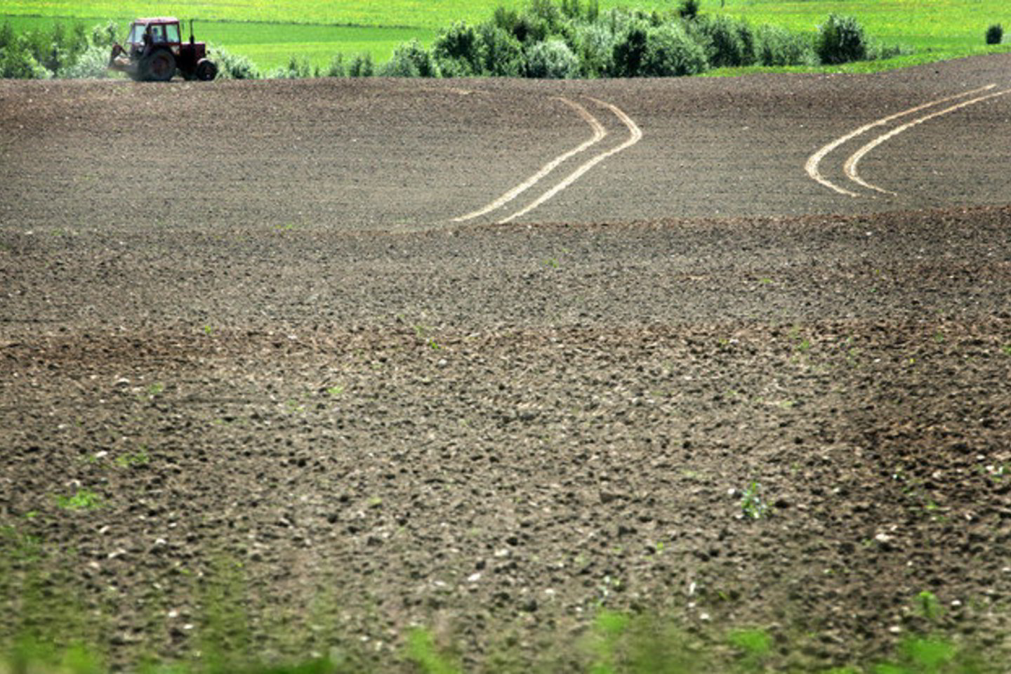 Apvirtus savadarbiui traktoriui, Panevėžio rajone žuvo jo vairuotojas.