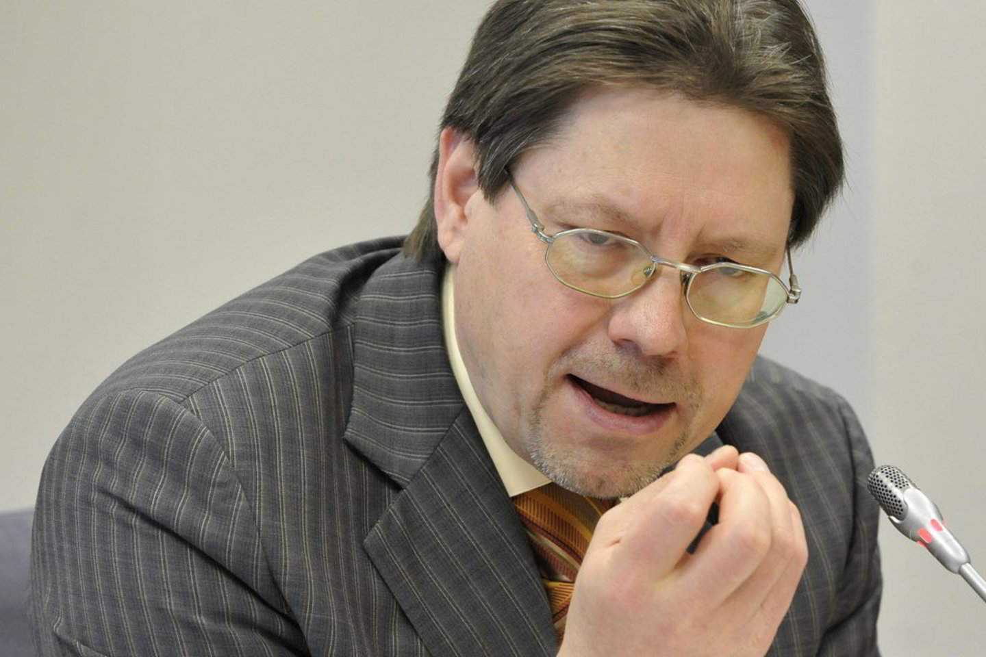 Parlamentaras S. Šedbaras mano, jog policijos pareigūnai privalo skubiai reaguoti į Klonio gatvėje tvyrantį chaosą.