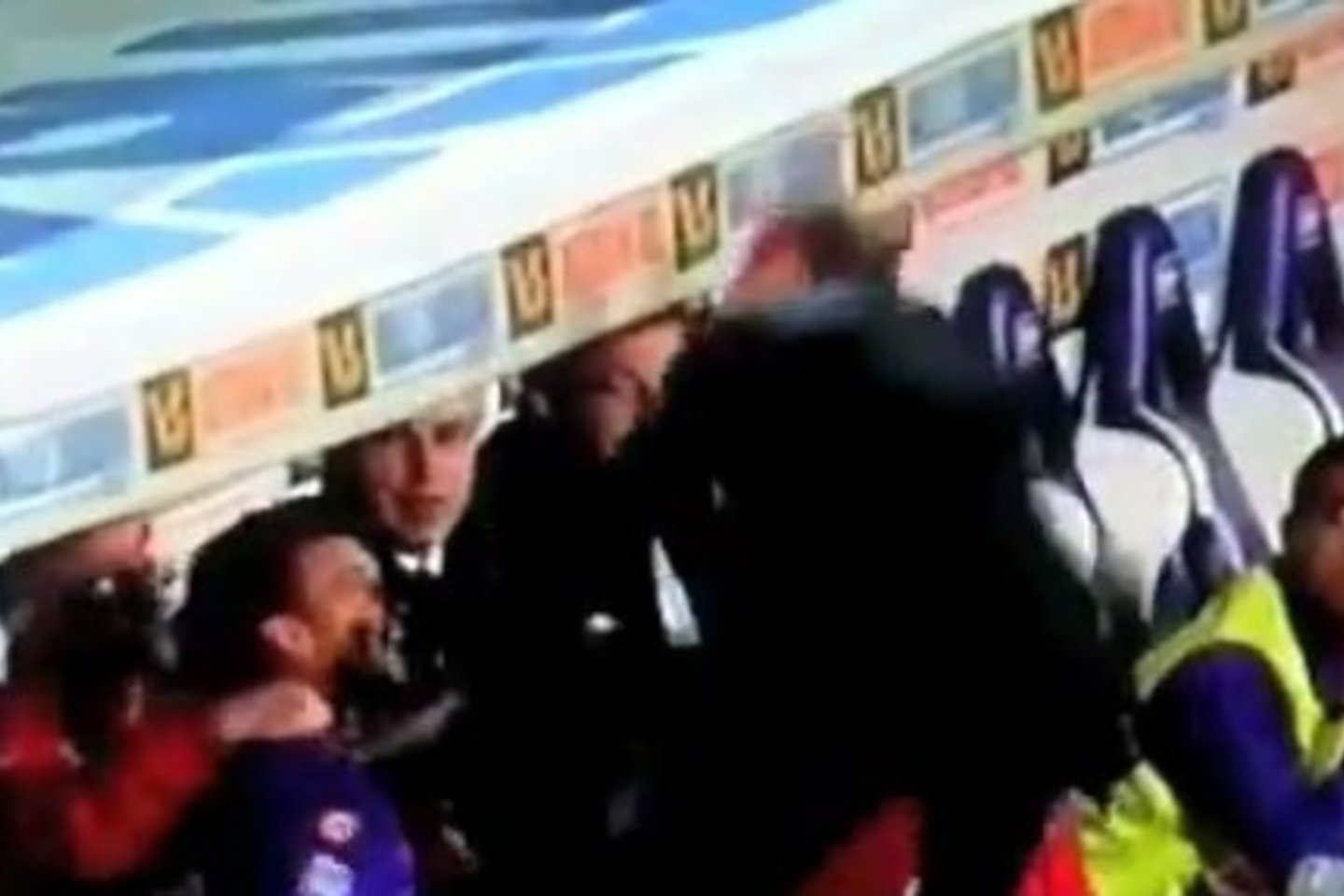 D. Rossi nepatiko auklėtinio sarkazmas ir jis žaidėją nusprendė pamokyti smurtu.