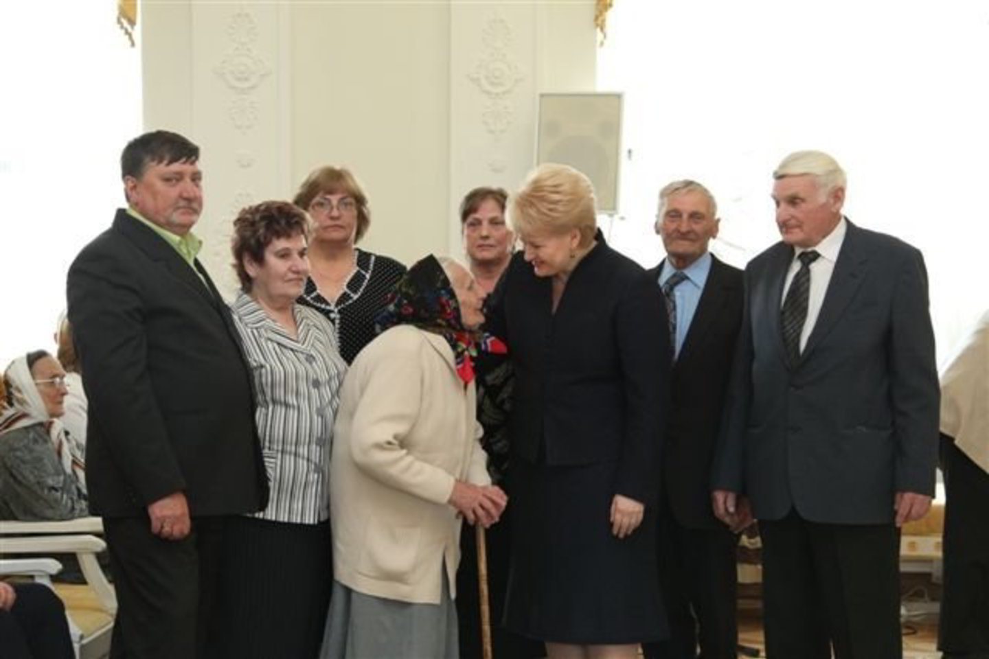 Valstybės vadovė visos šalies vardu padėkojo mamoms.