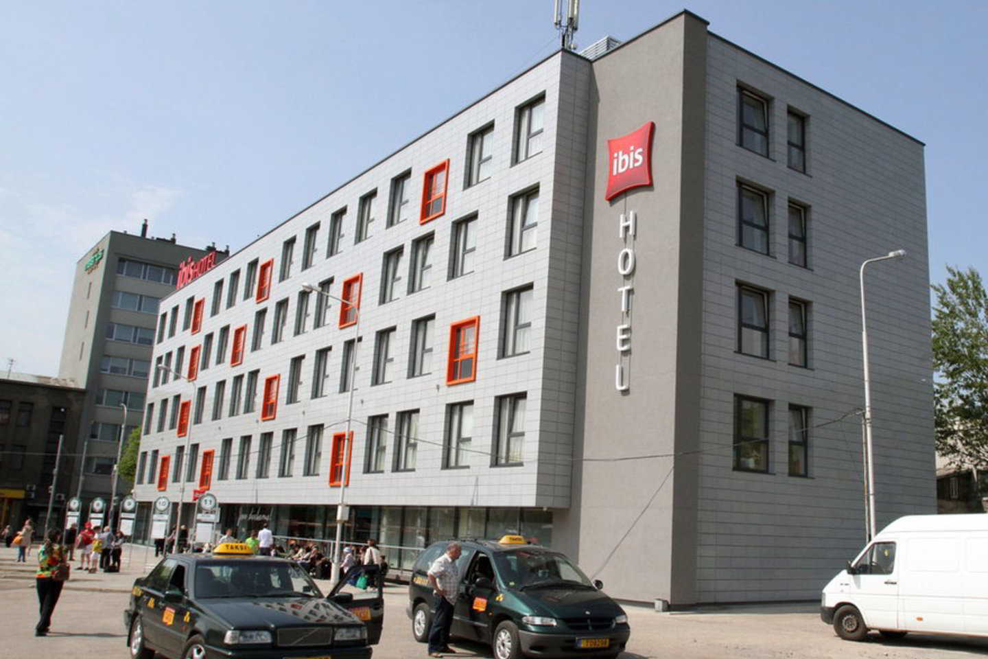 „Ibis Kaunas Centre“ - pirmasis Baltijos regione ACCOR grupės ekonominių viešbučių tinklo „Ibis“ viešbutis.