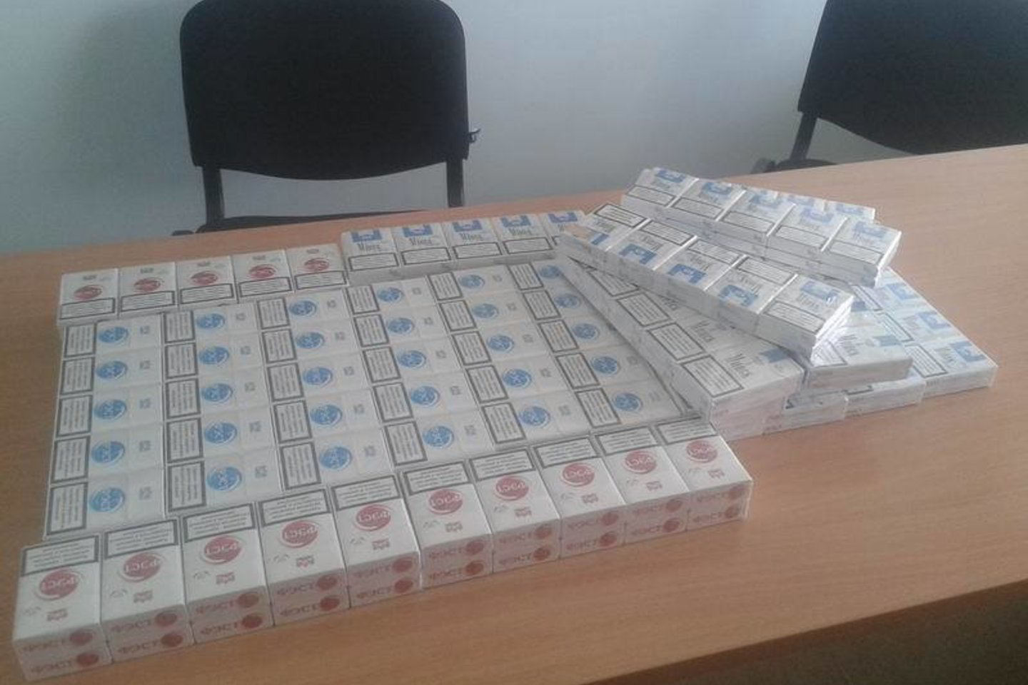 Pas vilnietę rasta 230 pakelių kontrabandinių cigarečių.