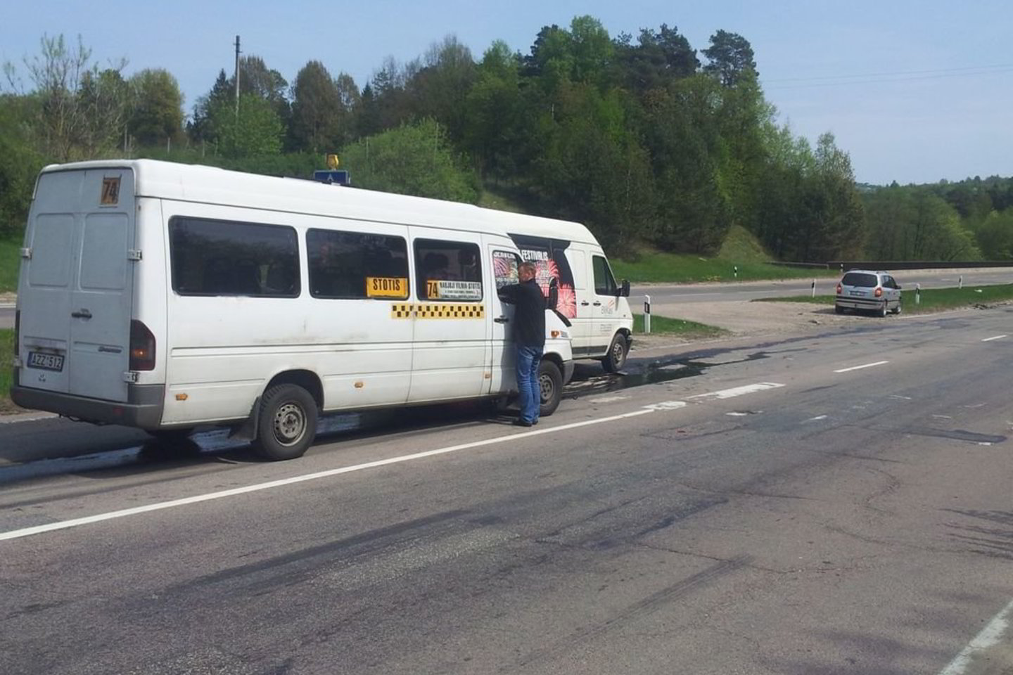 Į avariją pateko ir maršrutinis mikroautobusas, vežęs keleivius.