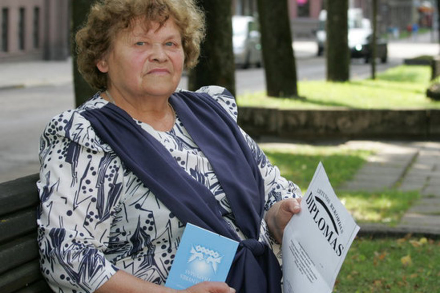 Aldonos Mankutės Kursevičienės knygoje „Lenktynės su vėju“ - 236 labai griežtos sandaros posmai, vadinami trioletais.