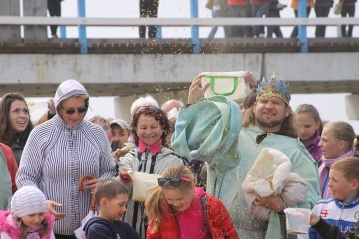 Gintaro gabalėliai pažiro iš jūrų dievos Neptūno rankų.
