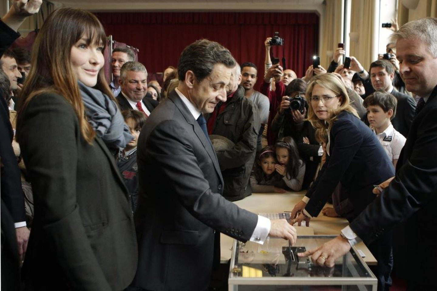 Prancūzijoje vyksta vieni atkakaliausių prezidento rinkimų. Balsuoja prezidentas N. Sarkozy.