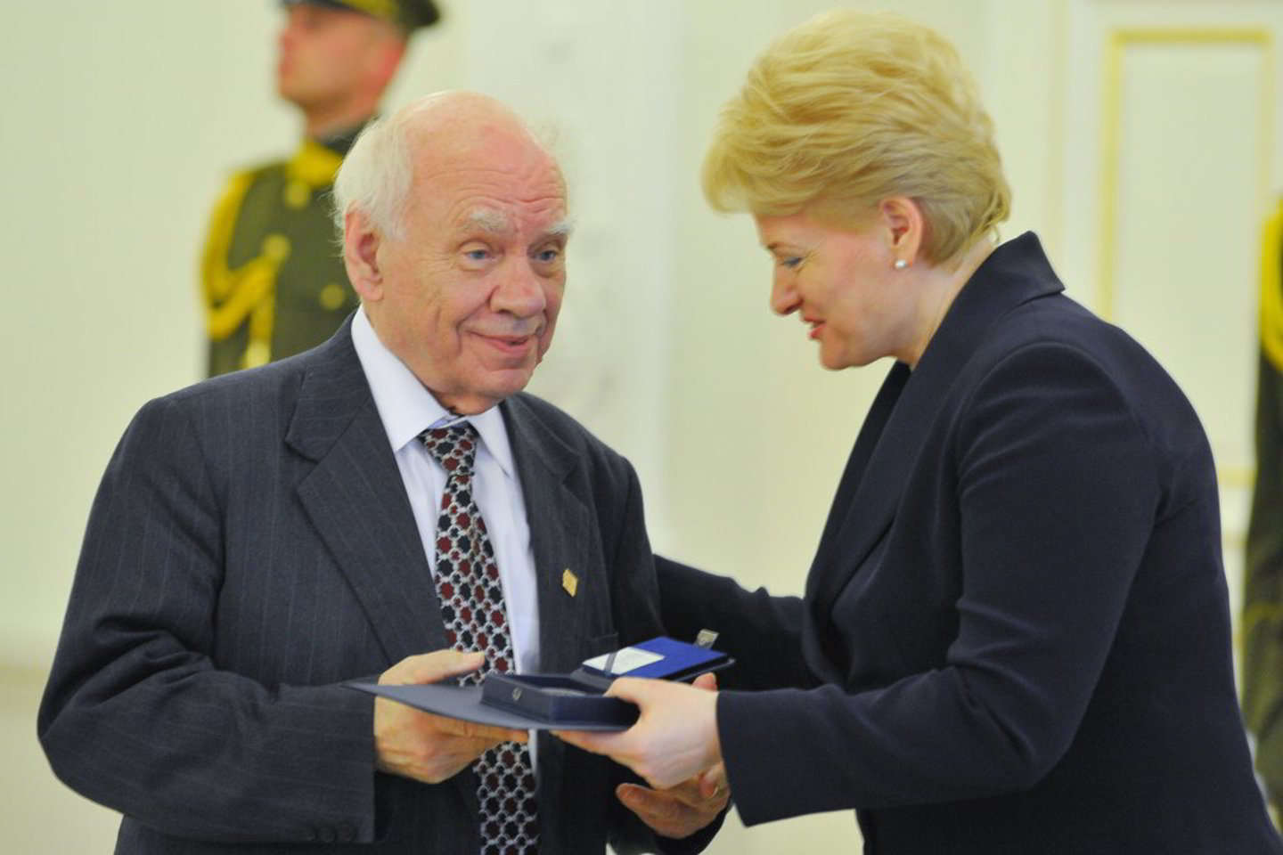 Anot B. Genzelio, Lietuva grimzta į absoliučią monarchiją.