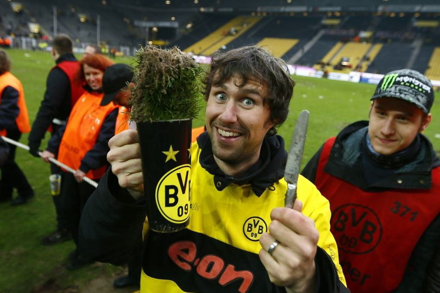 "Borussia" apgynė Vokietijos futbolo čempiono titulą ir tuo itin pradžiugino sirgalius, kurie nusiaubė komandos stadioną.