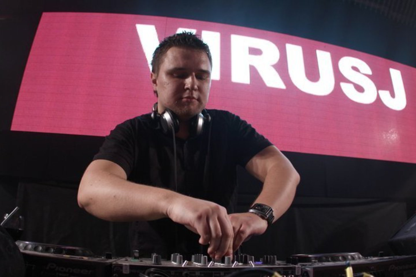 Virus J ruošiasi naujo solinio albumo „Try It“ pristatymui.