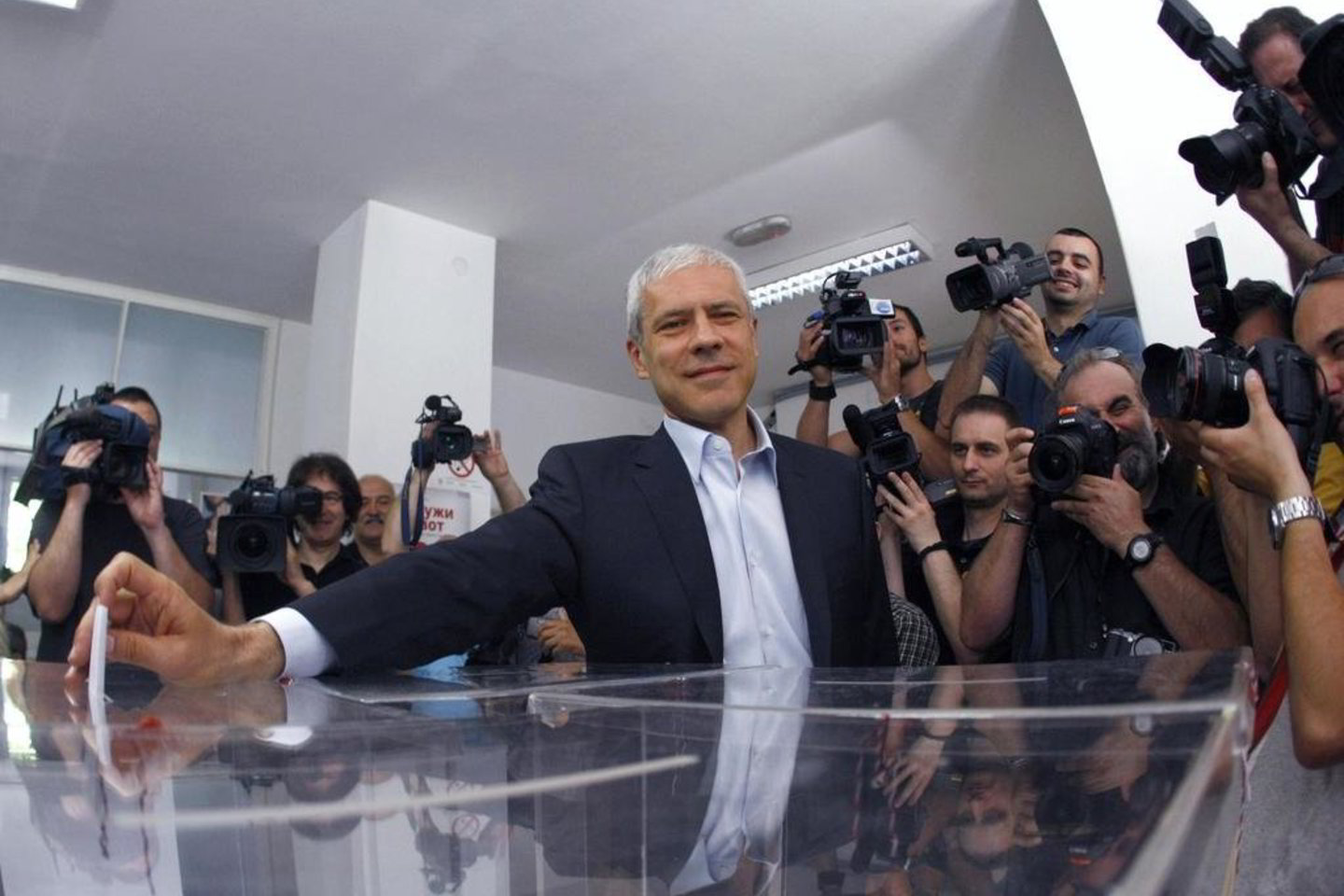 Serbijoje vyriausybės ateitis priklauso nuo velionio Slobodano Miloševičiaus socialistų partijos.