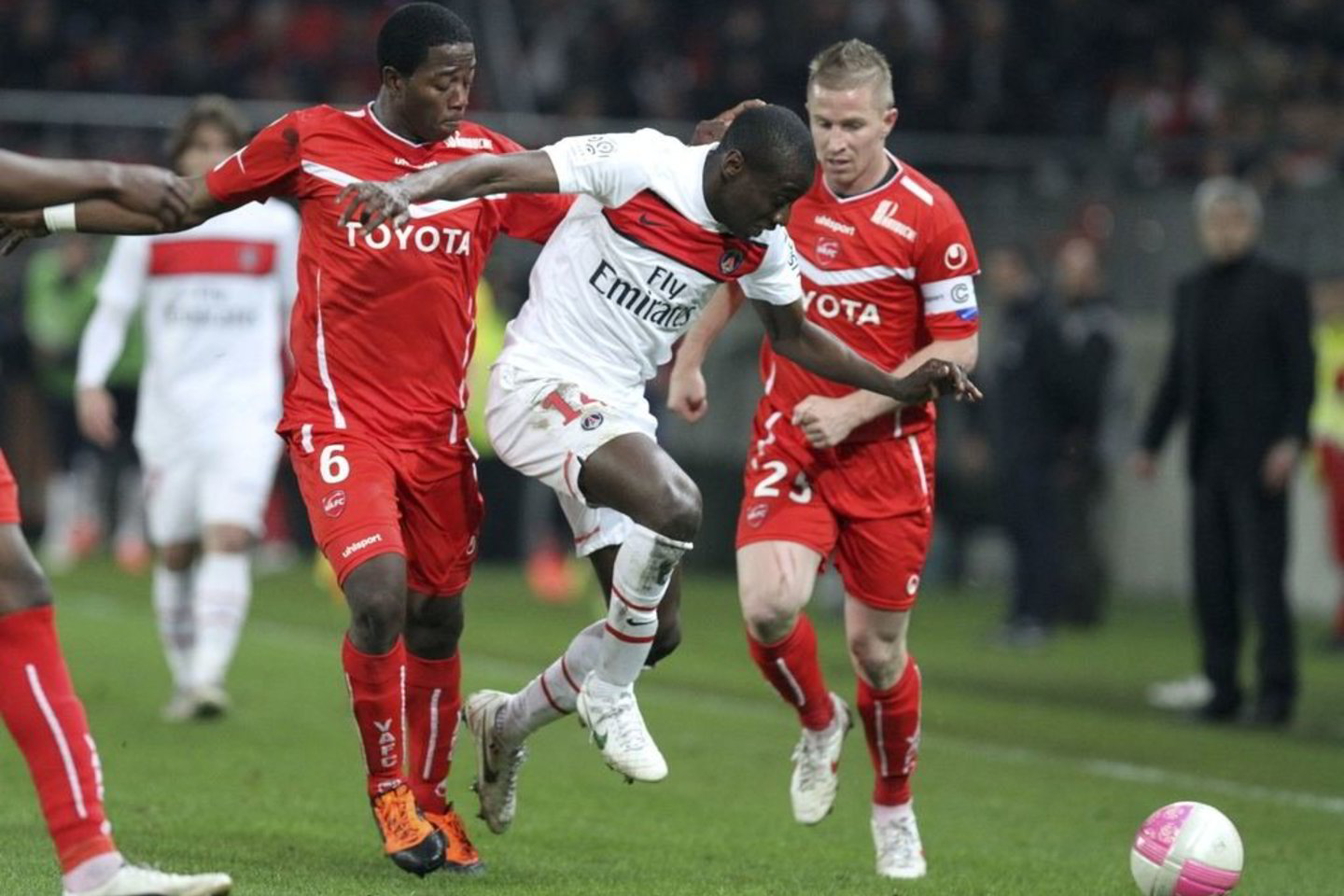 "Paris St Germain" (balta apranga) sunkiai palaužė "Valenciennes" ekipą
