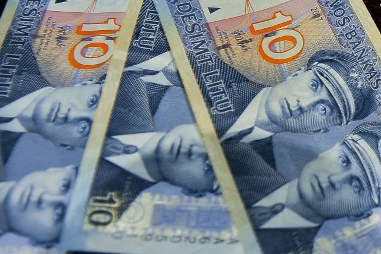 Vaikinai seną žmogų smaugė dėl 50 litų.