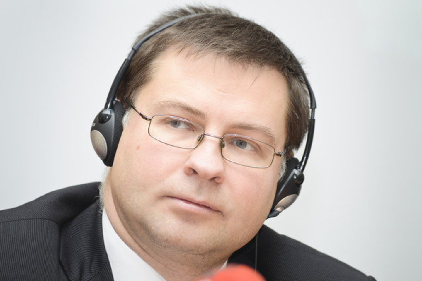 V. Dombrovskio vadovaujama vyriausybė kartu su Tarptautiniu valiutos fondu (TVF) įgyvendino sėkmingą taupymo programą.