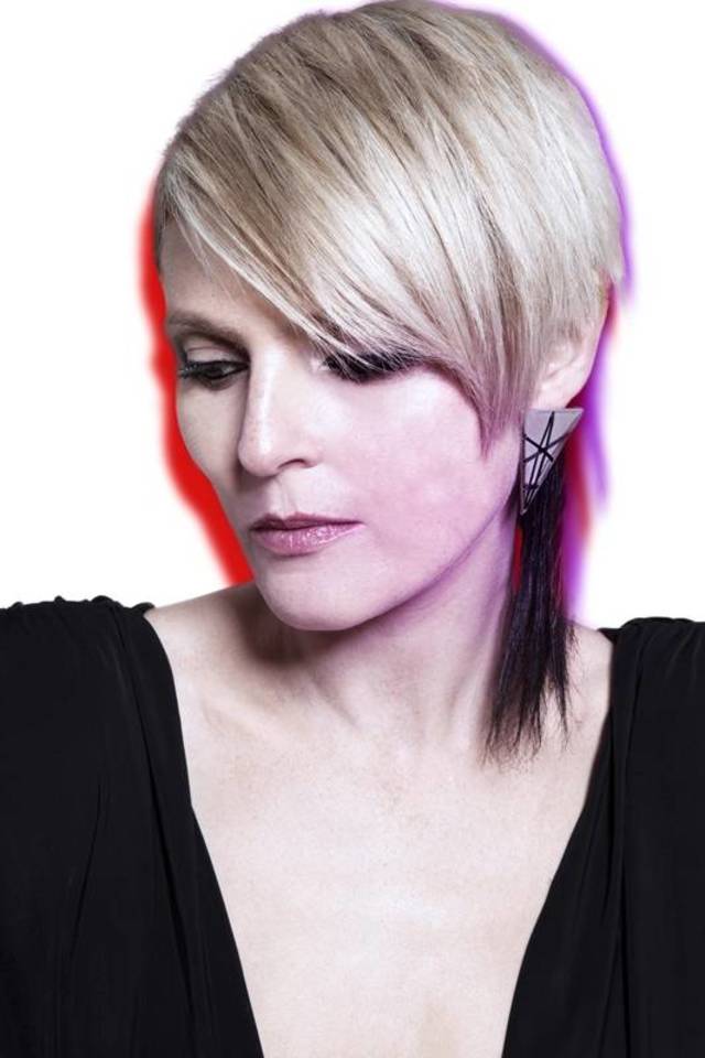 Sister Bliss teks groti ne Teatro arenoje, o mažesnėje klubo "Pantera" salėje.