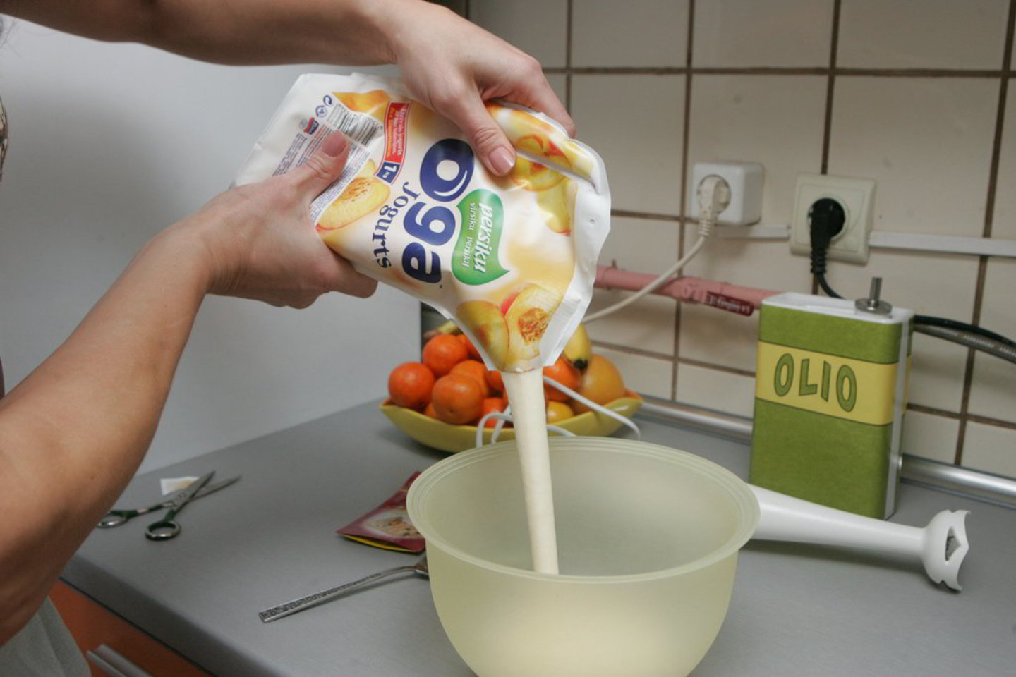 Mokslininkai atliko tyrimą, norėdami išsiaiškinti probiotikų įtaką tarp nutukusių žmonių. Ir paaiškėjo, kad nuolat vartojant jogurtą, ne tik padeda sumažinti svorį, bet taip pat ir sustiprina seksualinį patrauklumą priešingos lyties atstovų akyse.