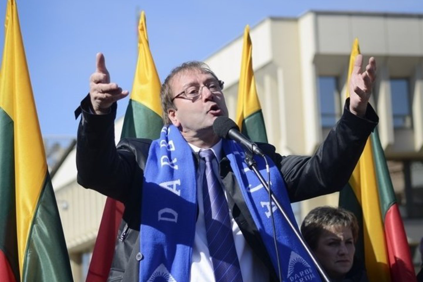 Teigiama, kad V. Uspaskichas augina savo reitingus.