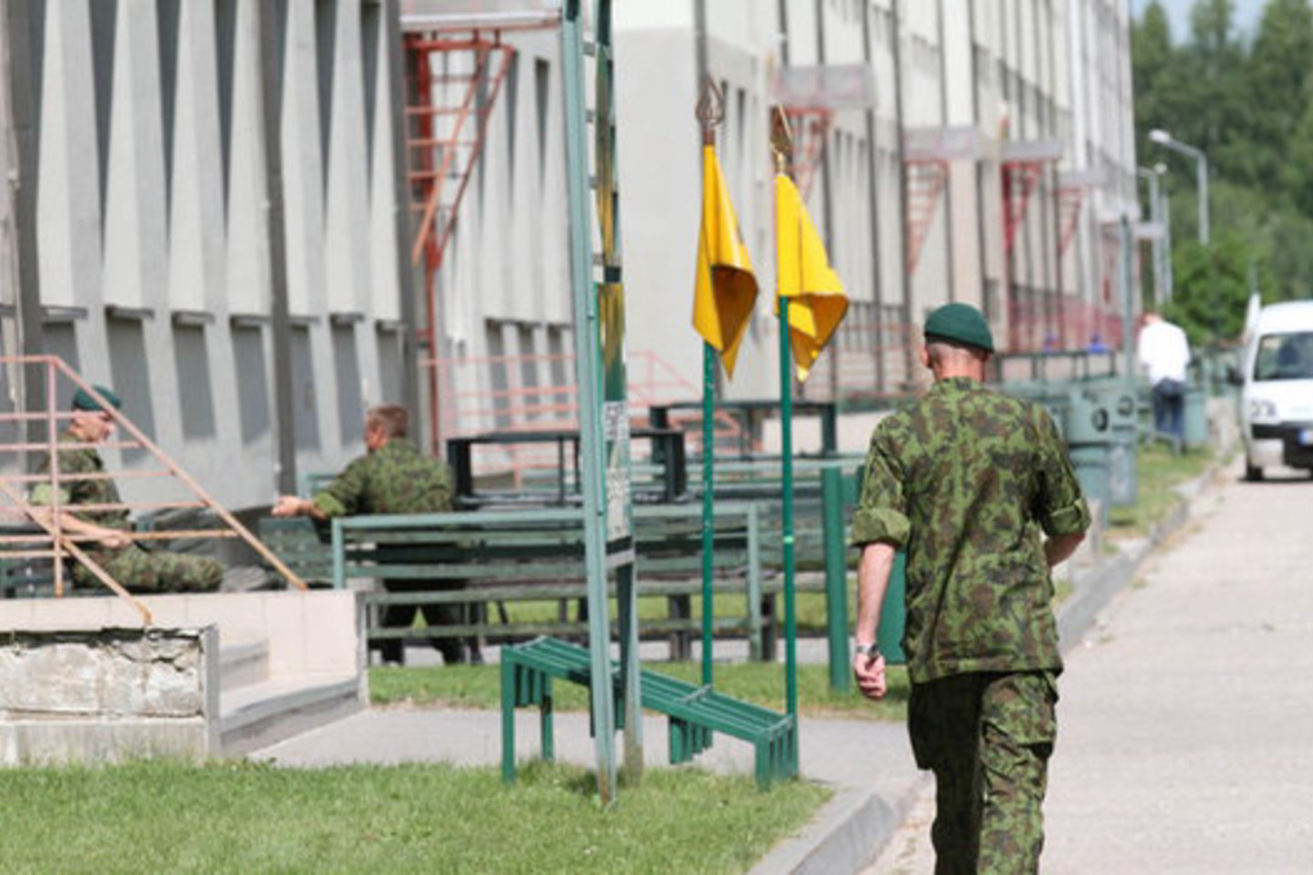 Šiuo metu Kauno įgulos Karo policijos tyrėjai aiškinasi įvykio aplinkybes.