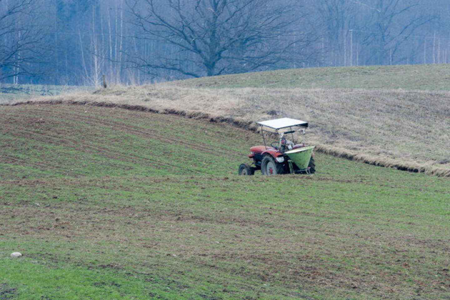 Lietuvos žemdirbiai reikalauja panaikinti Lietuvos ūkių finansinį diskriminavimą ir padidinti 2014-2020 metams numatytas neteisingai mažas tiesiogines ES išmokas iki Europos Sąjungos vidurkio.
