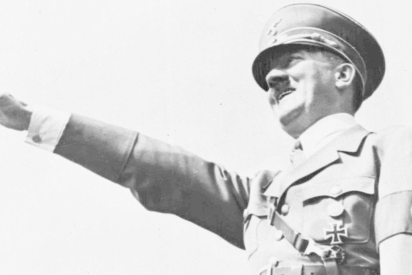 Bene pats keisčiausias dalykas, paaiškėjęs apie A. Hitlerį, buvo tai, kad, siekdamas atgaivinti savo seksualinę potenciją, jis leidosi į savo kūną buliaus spermą.