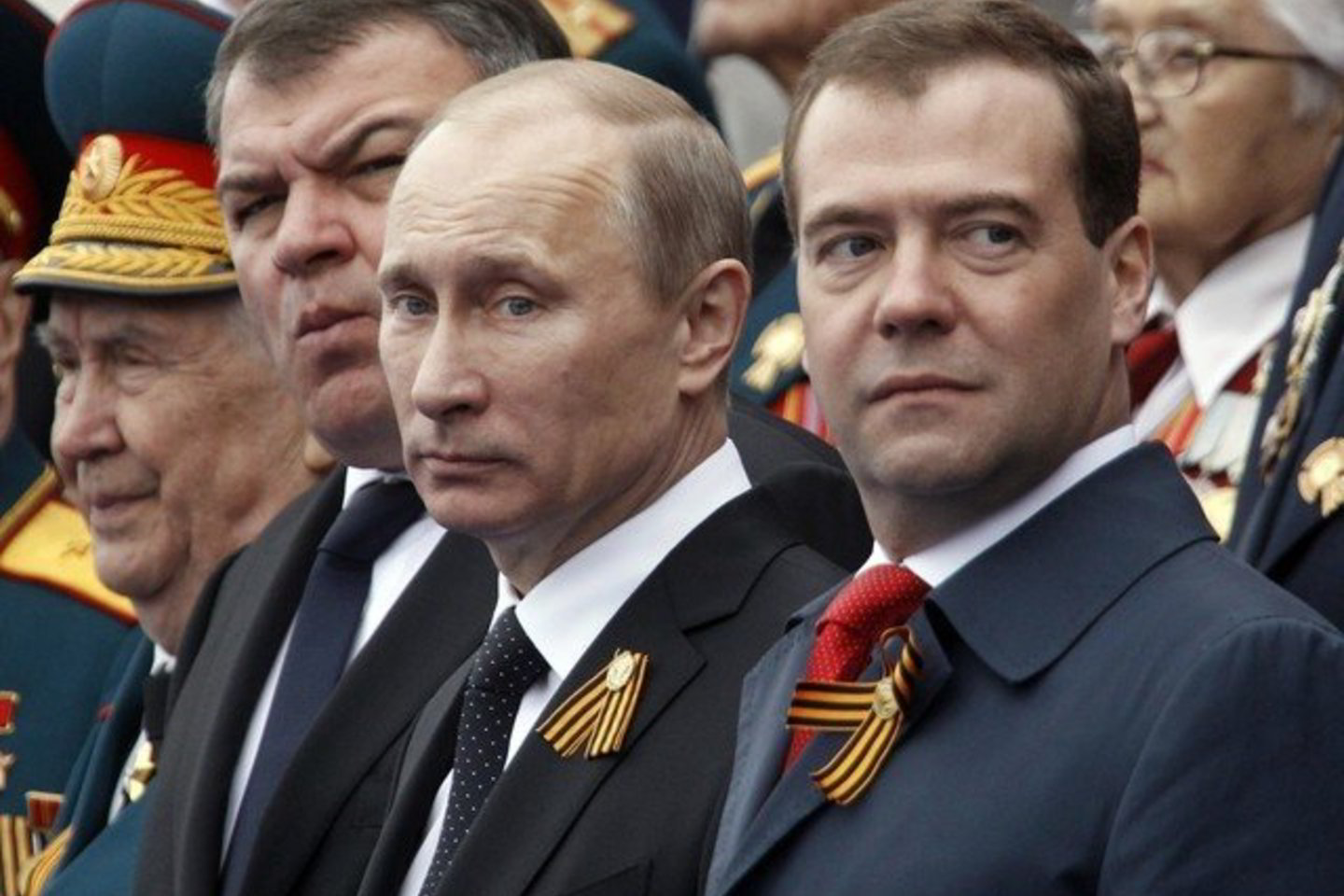 Rusijos prezidentas V. Putinas (kairėje) nedalyvaus Didžiojo aštuoneto viršūnių susitikime. Rusijai Kemp Deivide atstovaus ministras pirmininkas D. Medvedevas.