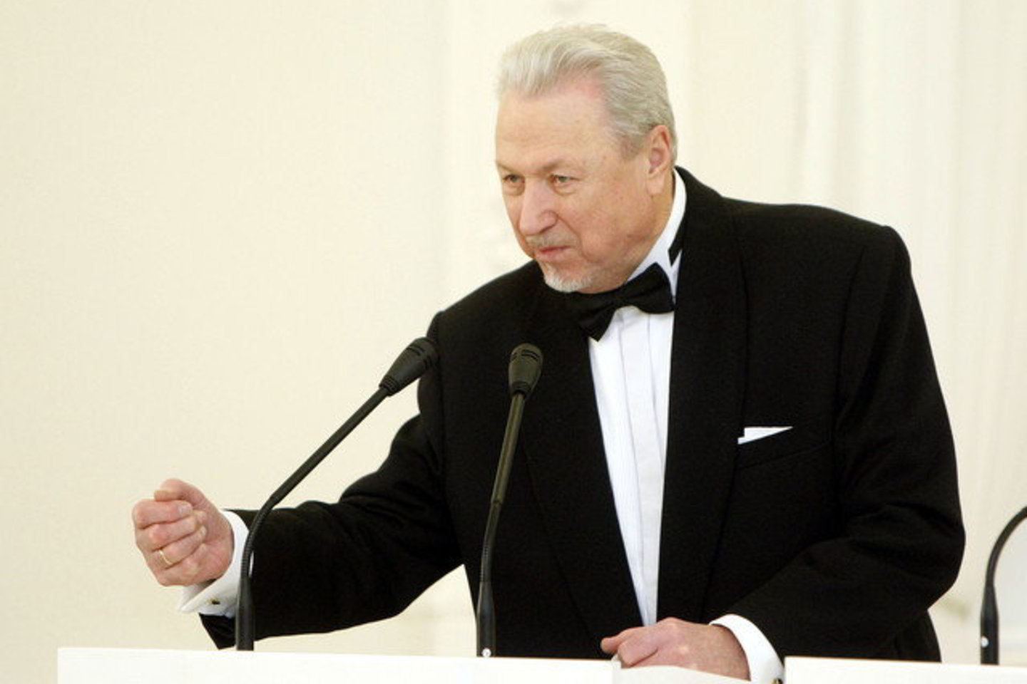 76-erių V. Noreika, būdamas garsus vokalo pedagogas, darbavosi ne tik Lietuvoje, bet Venesueloje ir Estijoje.