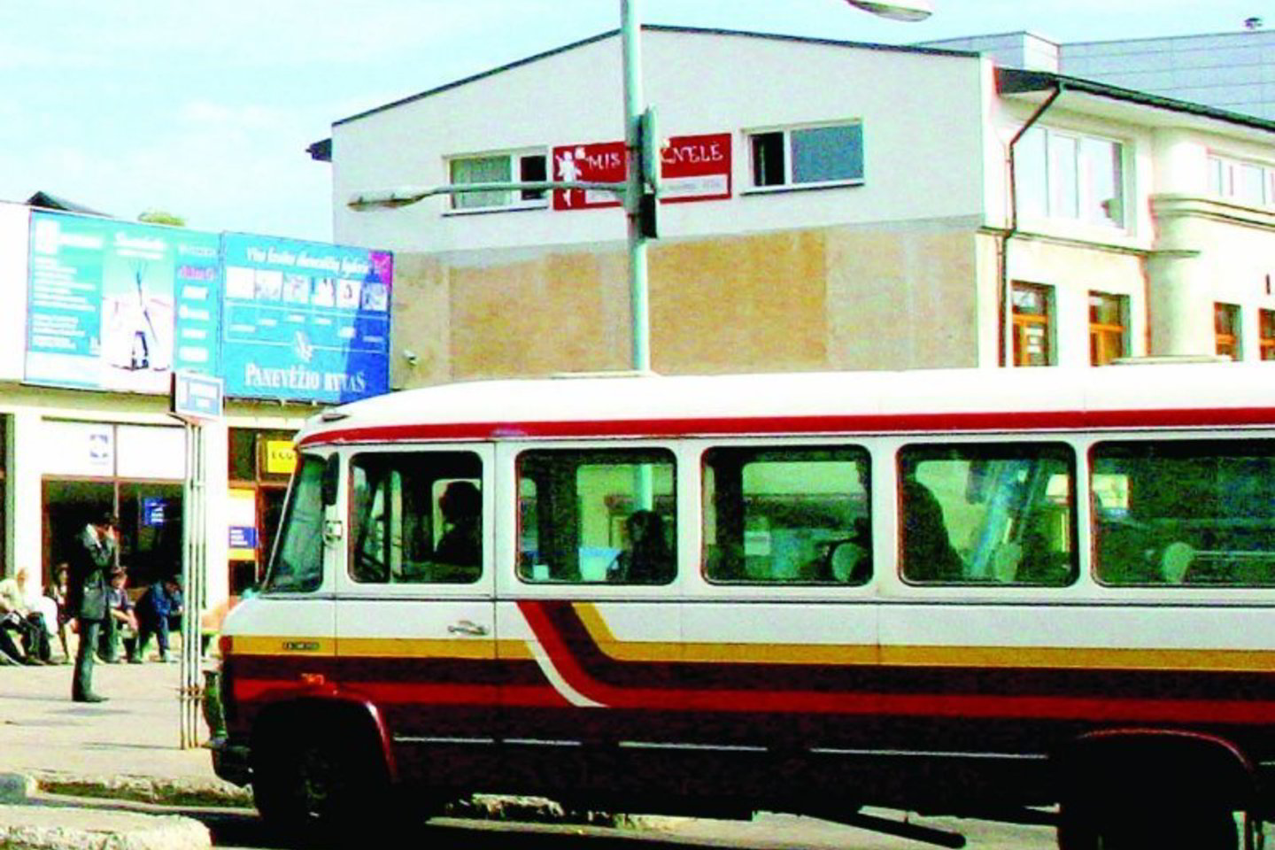 Nors žinomas autobuso maršrutas, išvykimo ir atvykimo laikas, tačiau Panevėžio pareigūnai dar neišsiaiškino, kuriai bendrovei priklausė autobusas.