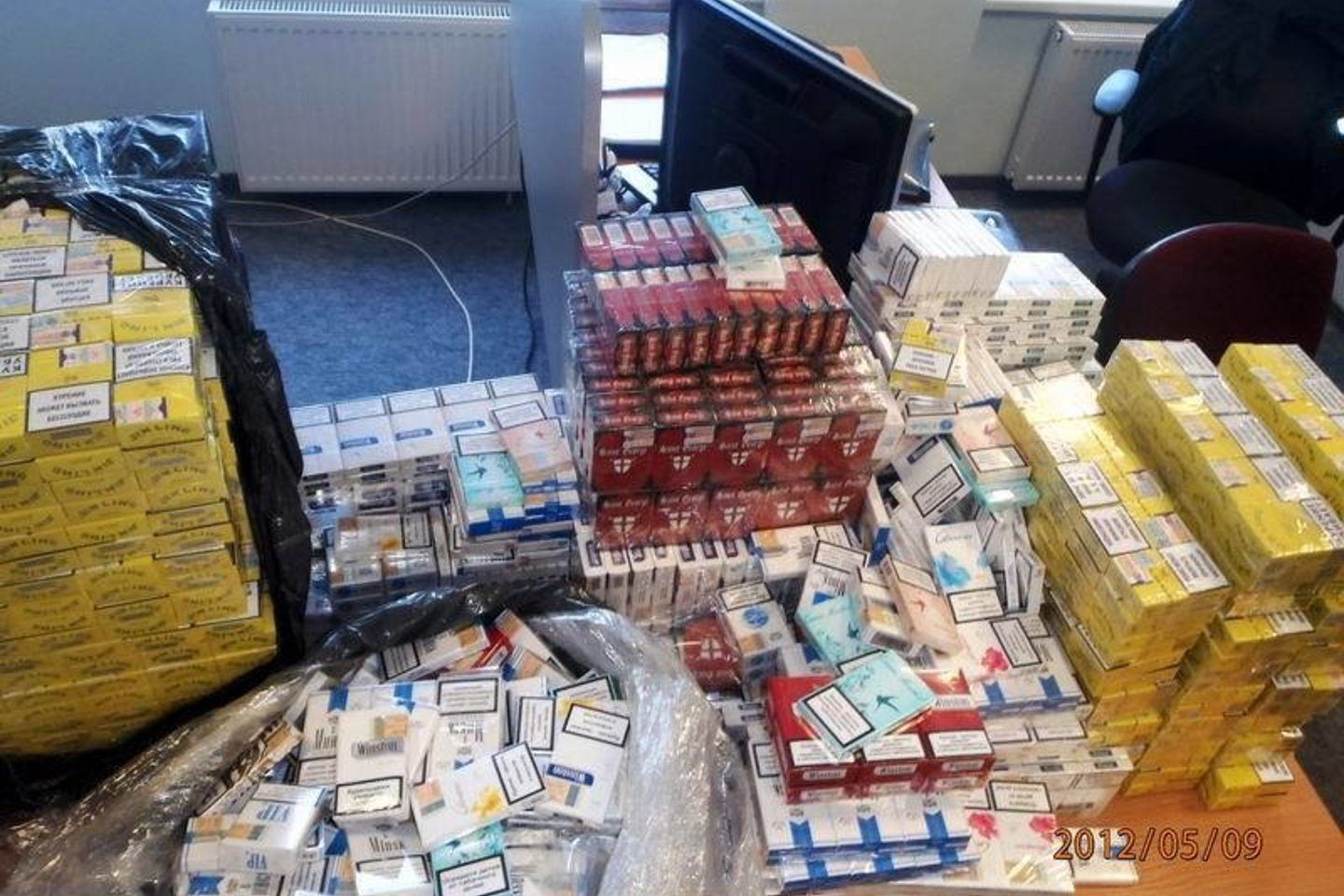 Vilnietės namuose ir ūkiniame pastate rasta cigarečių už daugiau kaip 13 tūkst. litų.