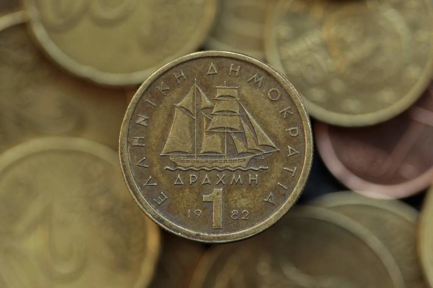 Iki 2012 m. gegužės vidurio daugelis bankų bus pasirengę pradėti prekybą prieš dešimt metų atsisakyta vietos valiuta - drachma.