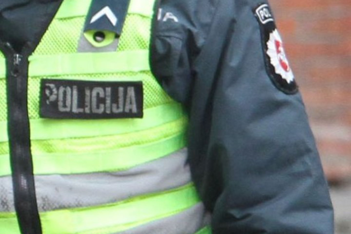 Policijos pareigūnas per avariją nenukentėjo.