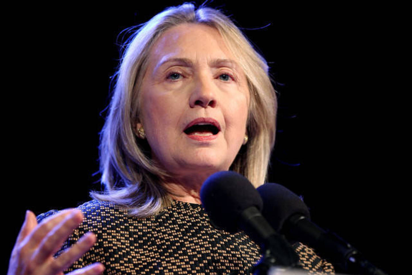 Nors daugelis apie H. Clinton pirmiausia galvoja kaip apie aktyvią amerikiečių politikę, ji dar yra ir mama savo dukrai Chelsea, kuria labai rūpinasi.