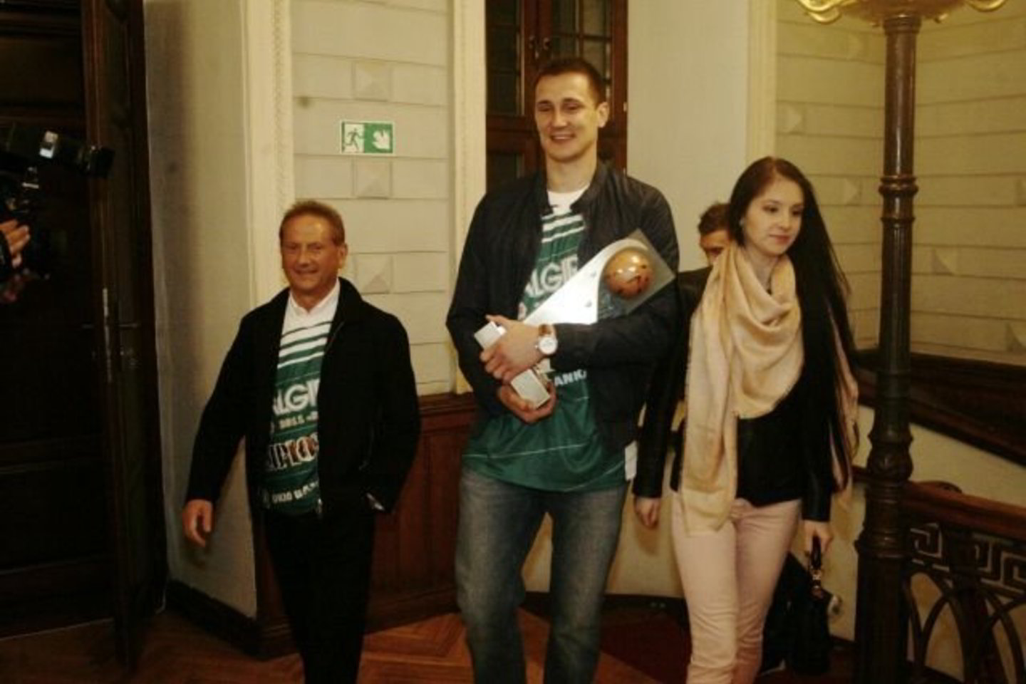 Į iškilmes rotušėje krepšininkus atlydėjo antrosios pusės.