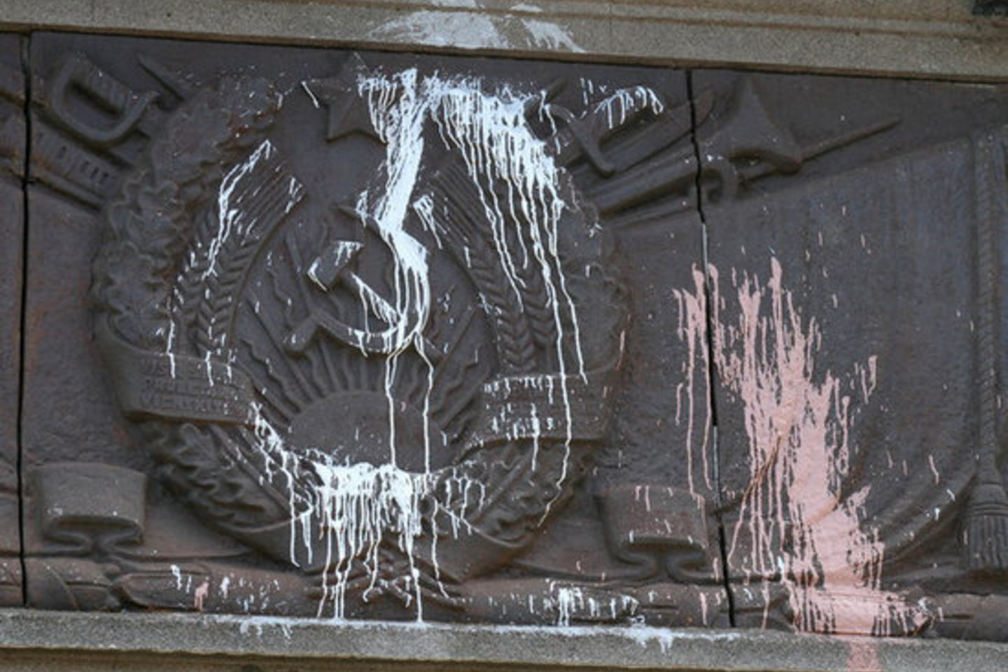 Pagal nutarimo projektą, komisija savo pasiūlymus Vyriausybei dėl žalos, padarytos Lietuvai 1940-1991 metais Sovietų Sąjungos ir 1991-1993 metais - Rusijos kariuomenės, turėtų pateikti iki birželio 14 dienos.