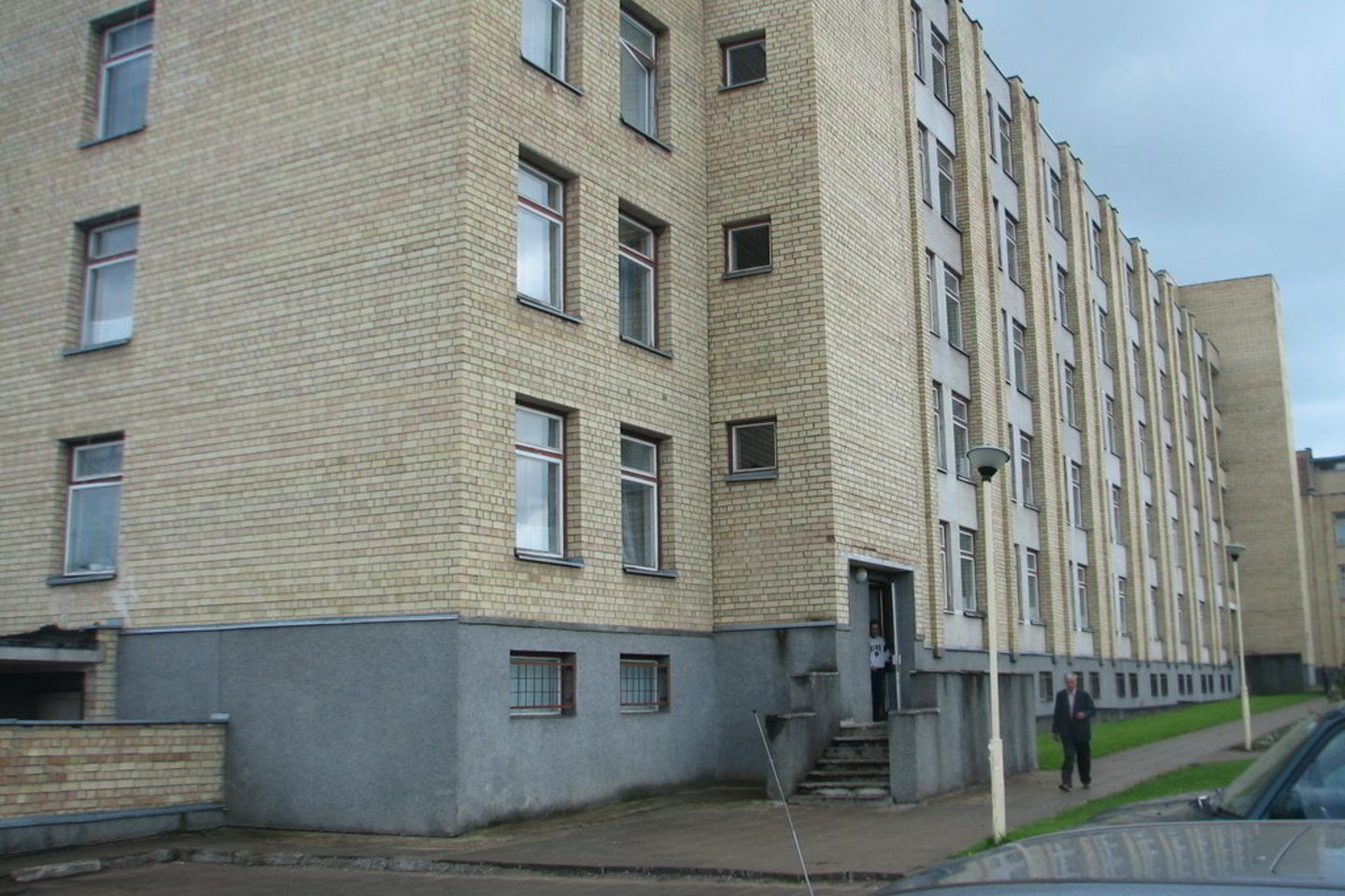 Trečiadienio naktį Švenčionyse pro ligoninės langą iššoko ir mirtinai susižalojo 43 metų vyras.