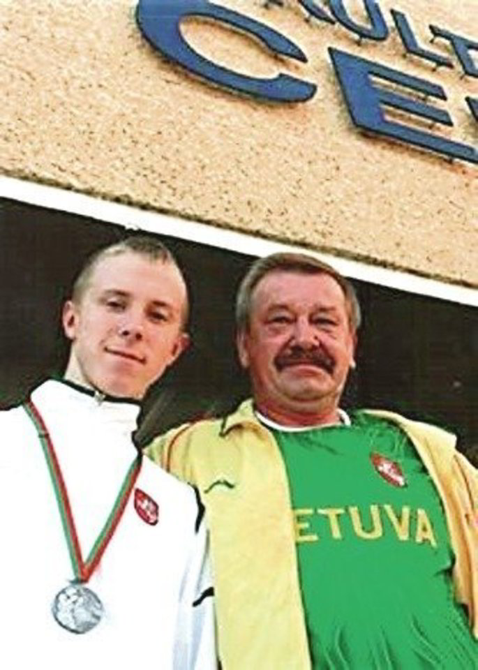 M. Barausko (kairėje) treneris J. Vėjelis net nenujautė, kad auklėtinis gali susidėti su nusikaltėliais.