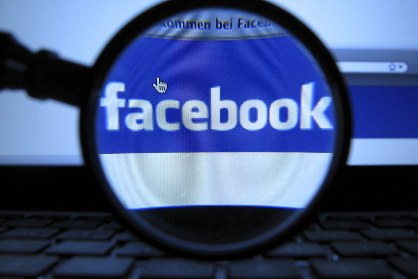 Teisininkų biuras „Divorce-Online“ informuoja, kad per paskutinius dvejus metus skyrybų prašymų, kuriuose vartojamas žodis „Facebook“, padidėjo 50 procentų.