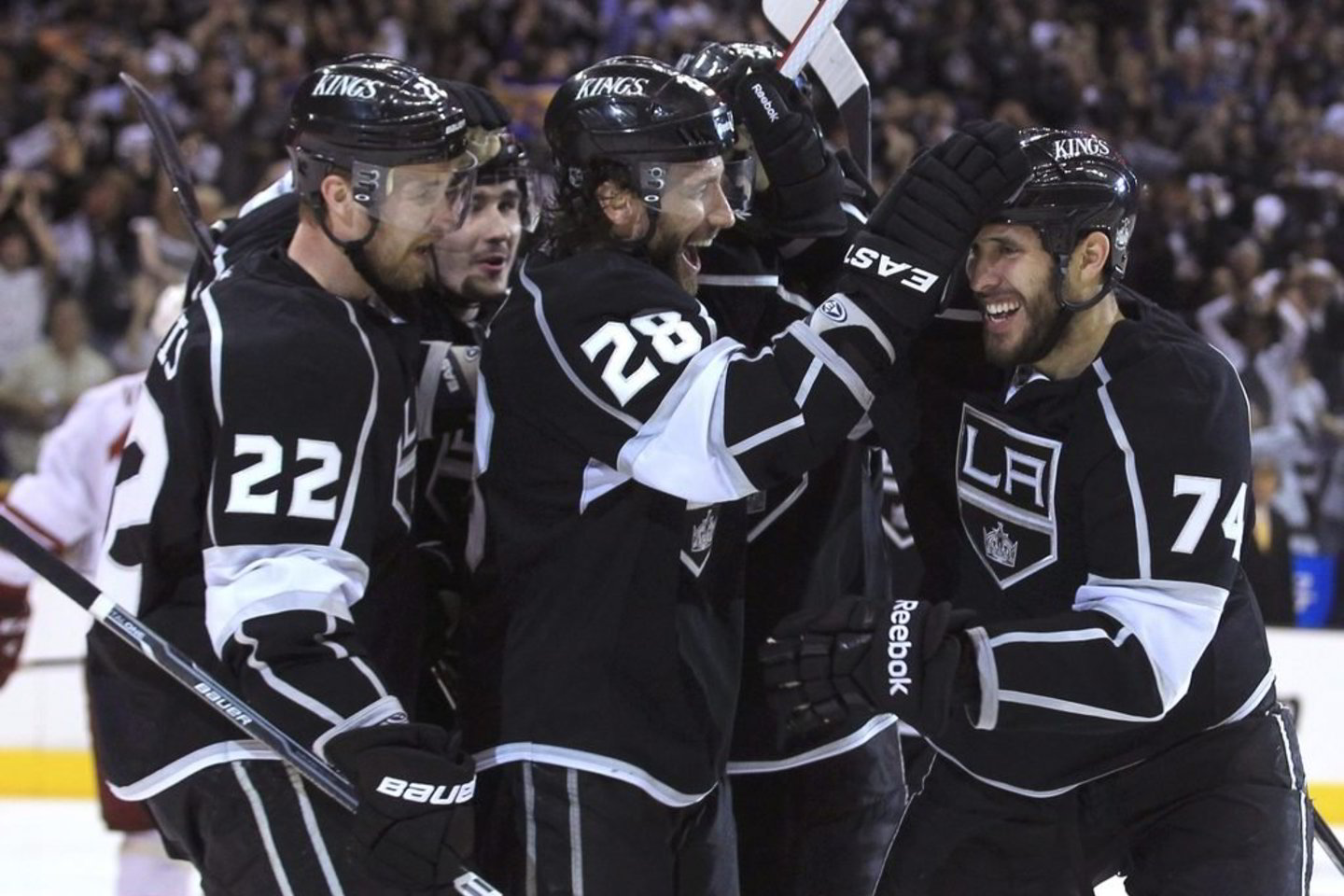 „Los Angeles Kings“ komanda namuose 2:1 įveikė „Phoenix Coyotes“ ekipą ir serijoje iki keturių pergalių pirmauja jau 3-0.