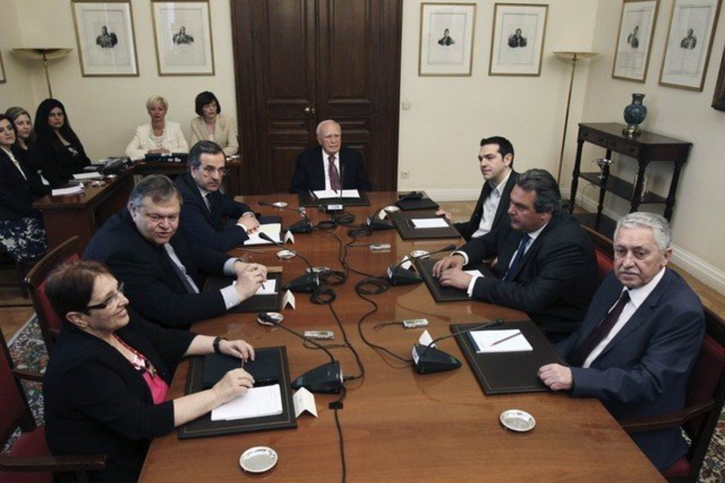 Graikijos politiniai lyderiai susitiko aptarti padėties šalyje.